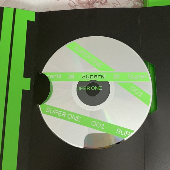 SuperM album (green) - Picture 8 of 8